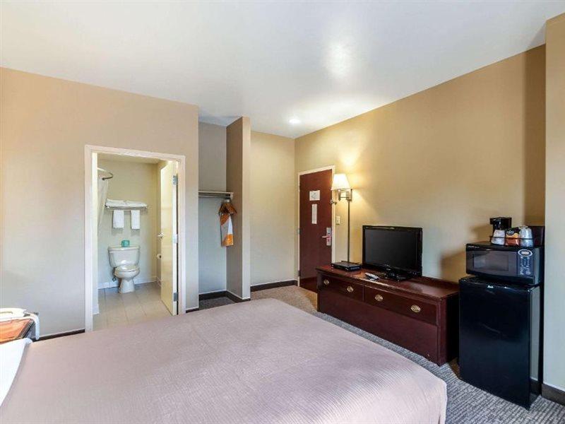 Econo Lodge Inn & Suites Middletown Exteriör bild