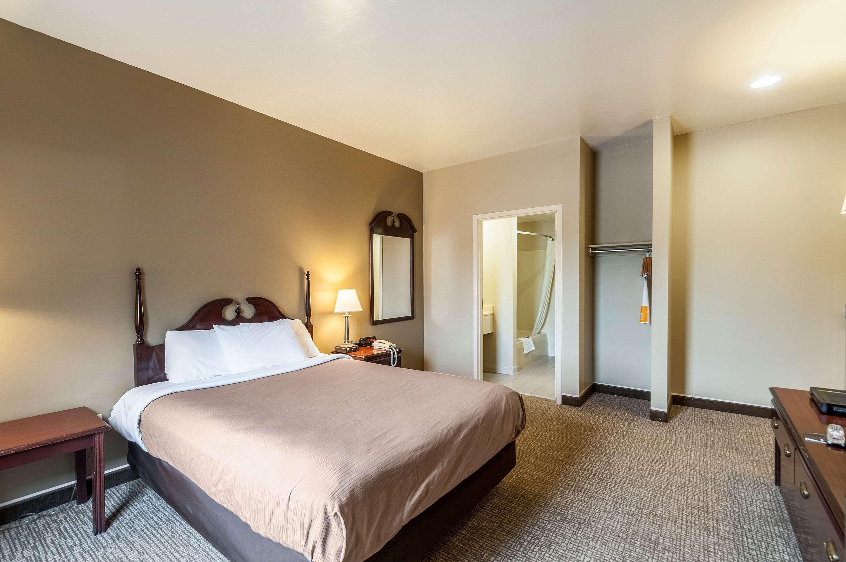 Econo Lodge Inn & Suites Middletown Exteriör bild