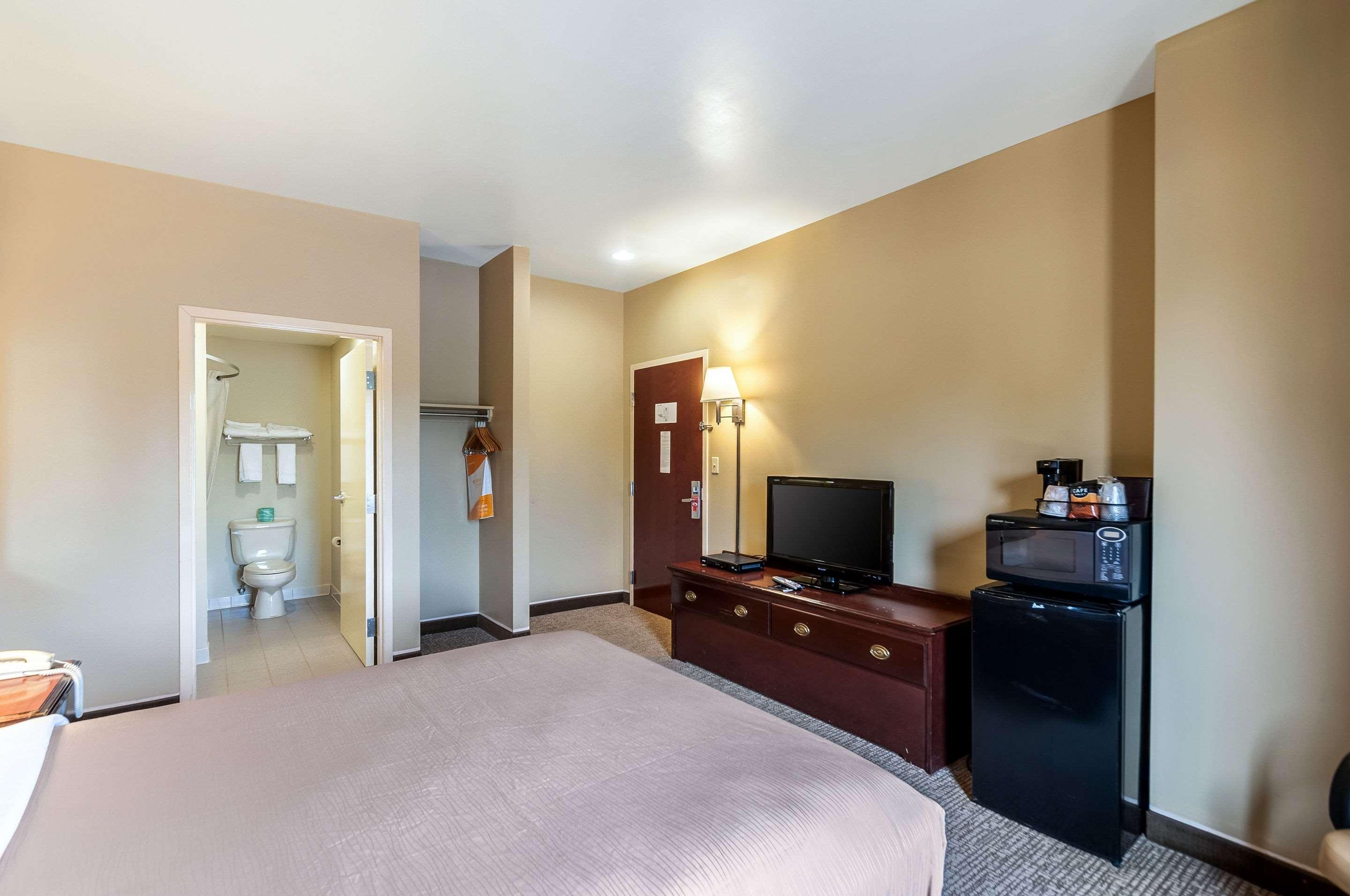 Econo Lodge Inn & Suites Middletown Exteriör bild