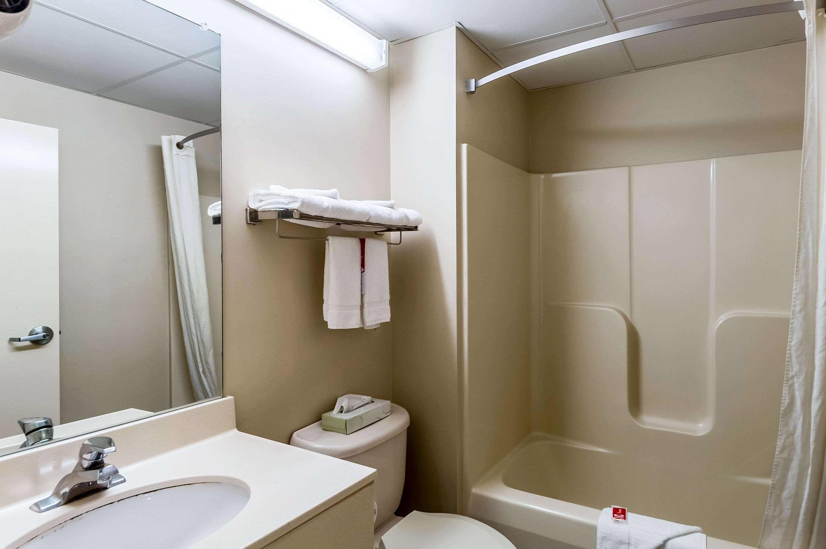 Econo Lodge Inn & Suites Middletown Exteriör bild