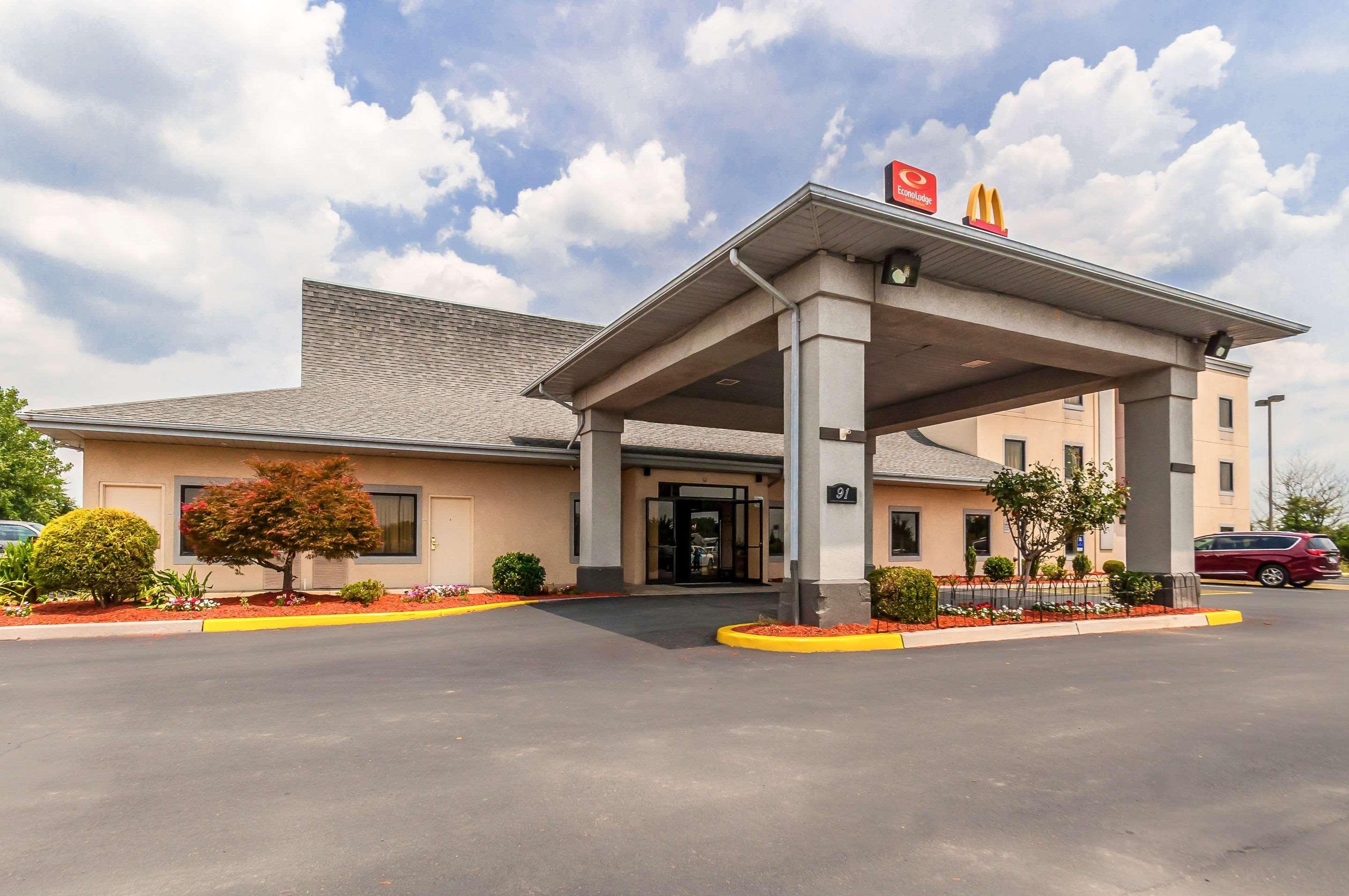 Econo Lodge Inn & Suites Middletown Exteriör bild