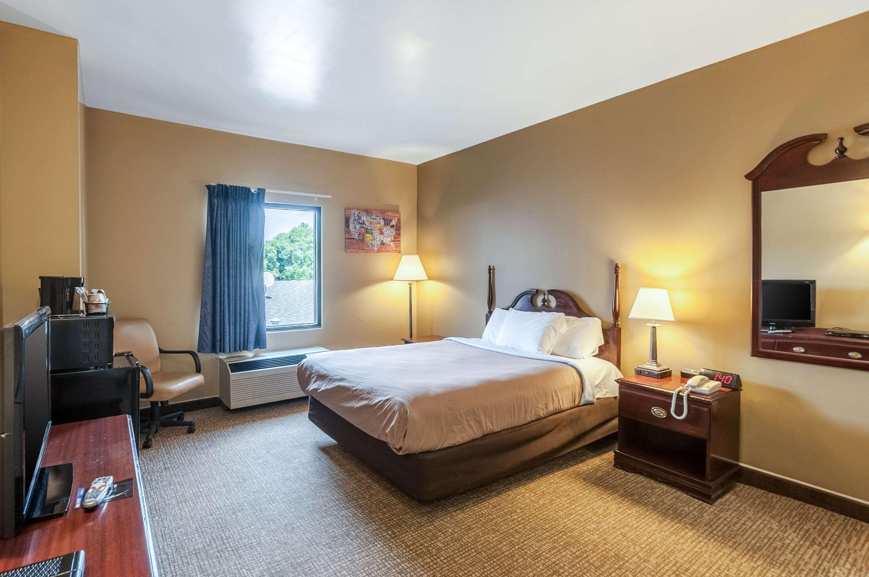 Econo Lodge Inn & Suites Middletown Exteriör bild