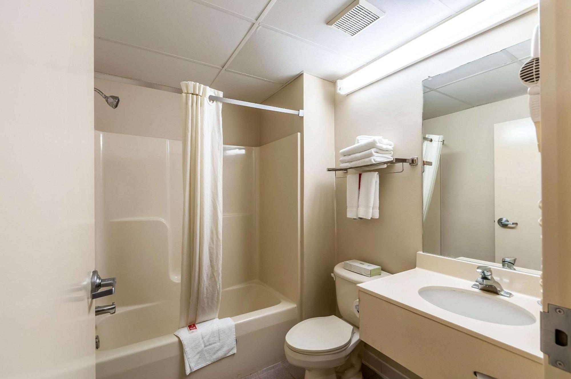 Econo Lodge Inn & Suites Middletown Exteriör bild