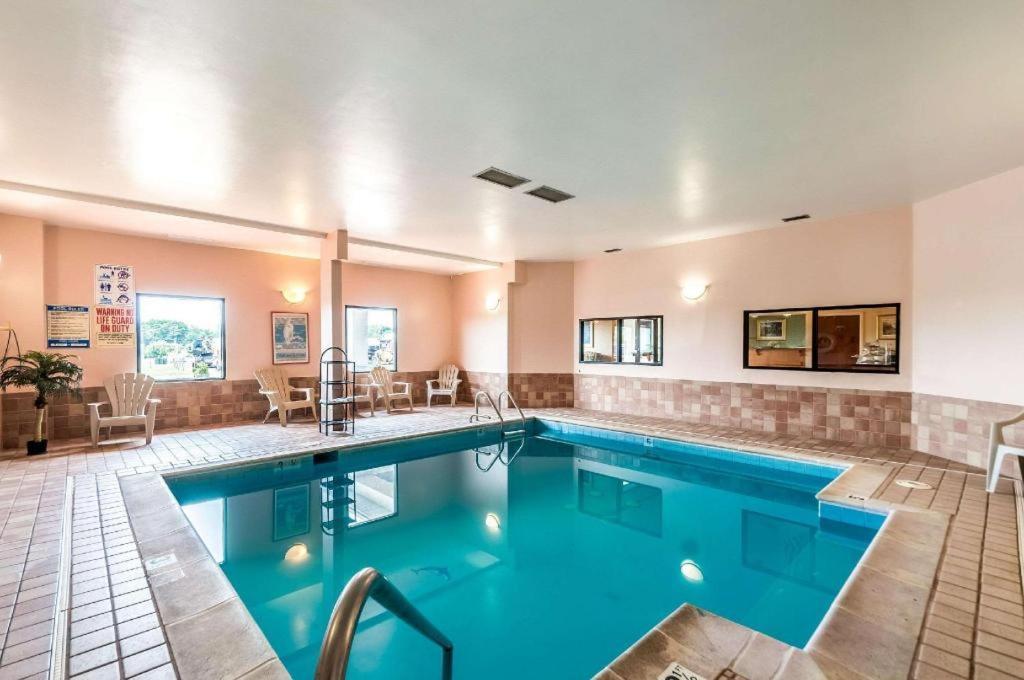 Econo Lodge Inn & Suites Middletown Exteriör bild
