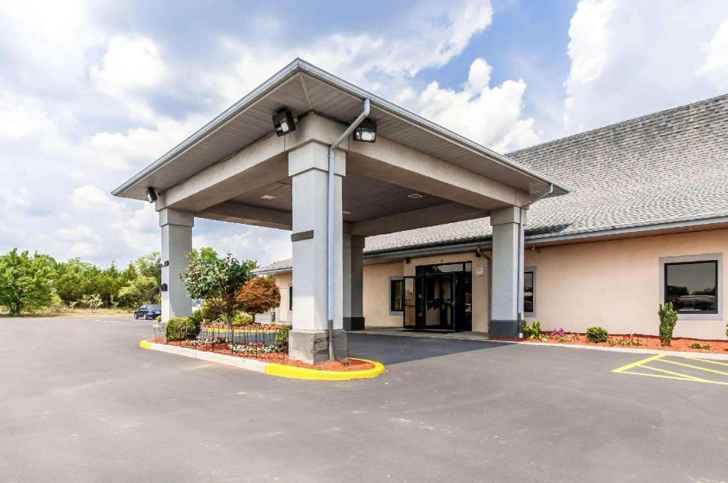 Econo Lodge Inn & Suites Middletown Exteriör bild