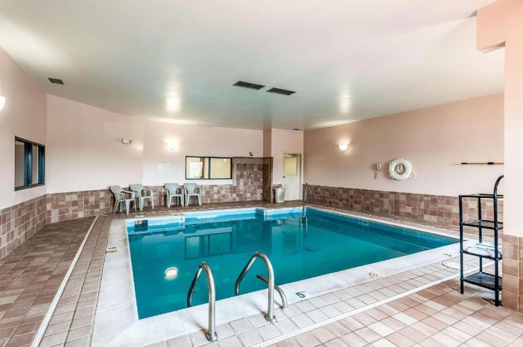 Econo Lodge Inn & Suites Middletown Exteriör bild