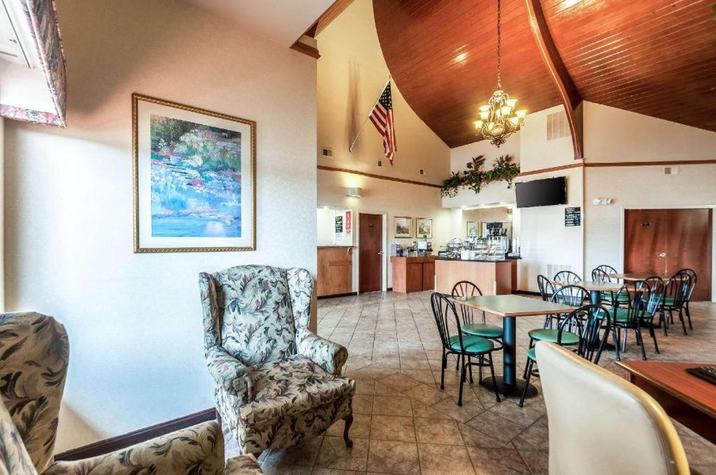 Econo Lodge Inn & Suites Middletown Exteriör bild
